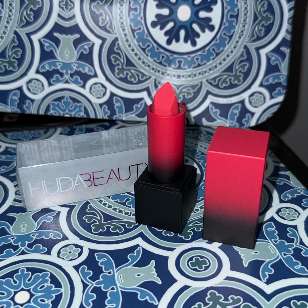 Huda Beauty Matte Lipstick